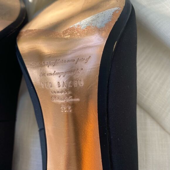 Ted Baker Black Satin Pumps Rose Gold Brooch Metallic Heel Size 8 Rare - Picture 4 of 5